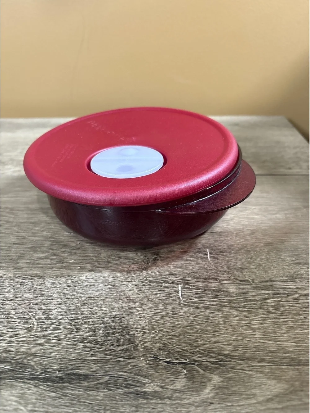 Tupperware Red Microwave Container with Vent Lid 400ml